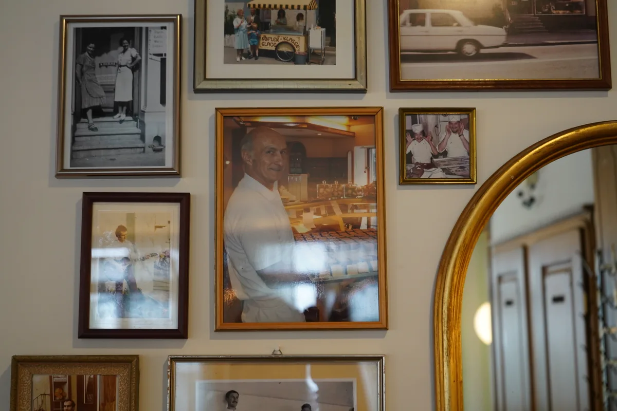 Innenaufnahme der ehemaligen Konditorei Kofler, die jetzt zu Limani's Café wurde.